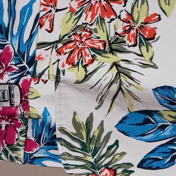 Time & Tru Bright Flowered Capri Pants LG (12-14) - Picture 5 of 6